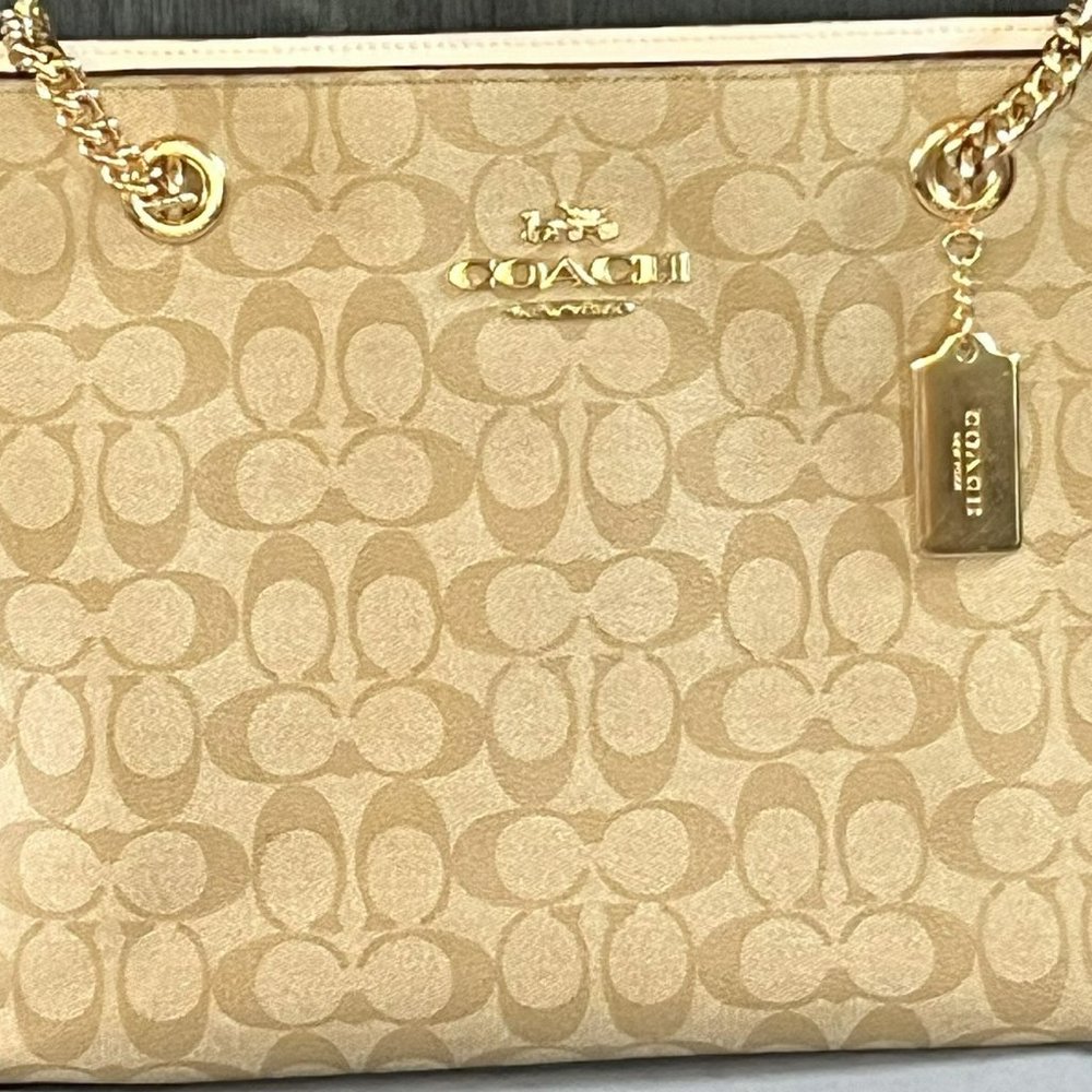 Coach Signature Pattern Leather Purse